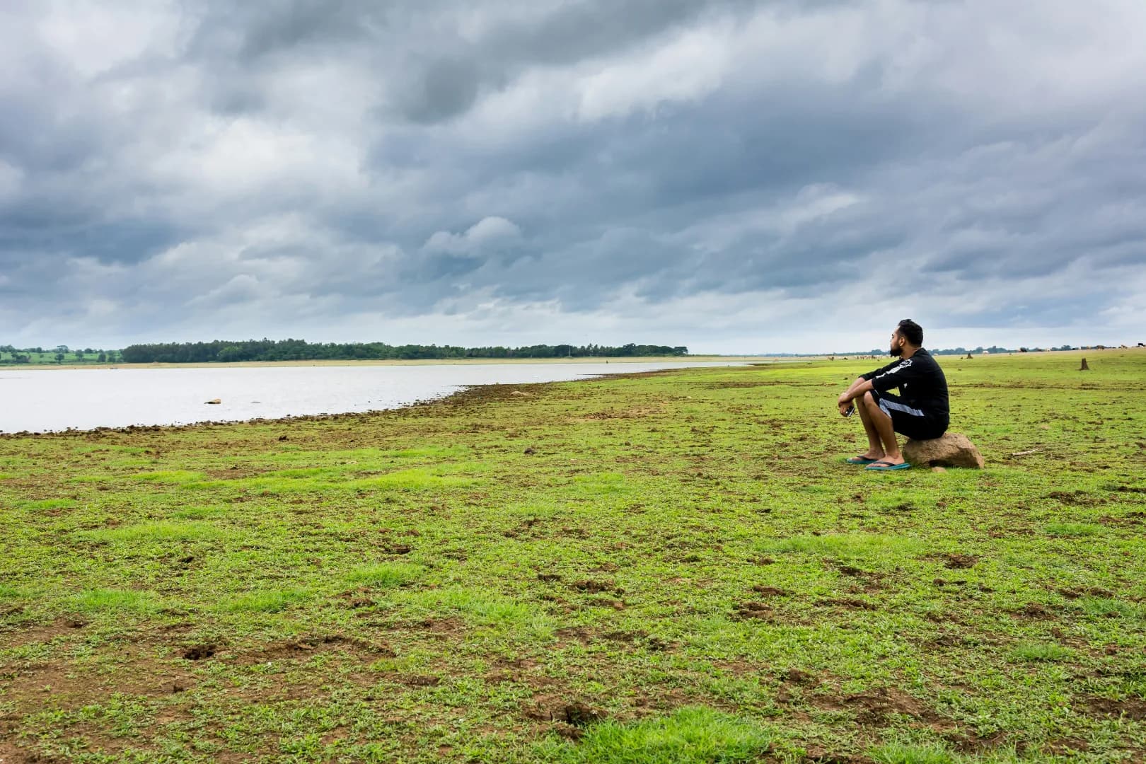 Outdoor seating area at Kabini Kaanana — relax with views of the Kabini backwaters